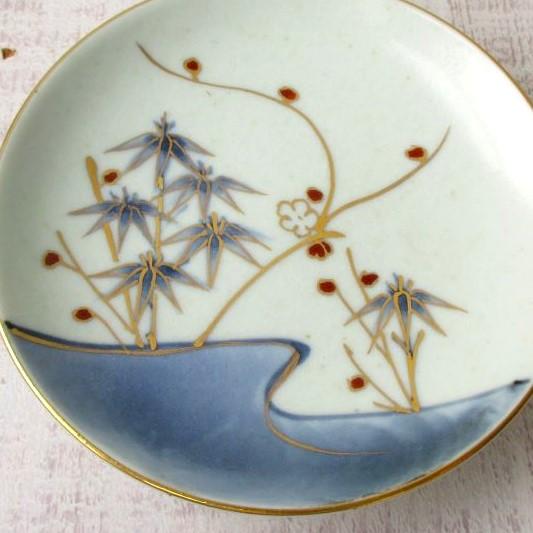 有田焼 染錦梅竹 小皿 お皿 取皿 おしょうゆ皿 丸皿 華やか 高級感