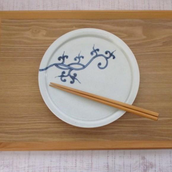 有田焼 お皿 丸皿 プレート 染付 竜唐草 天平七寸皿 岡晋吾 シンプル