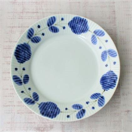 有田焼 皓洋窯 染付 さび花つなぎしのぎ7寸皿 シンプル おしゃれ