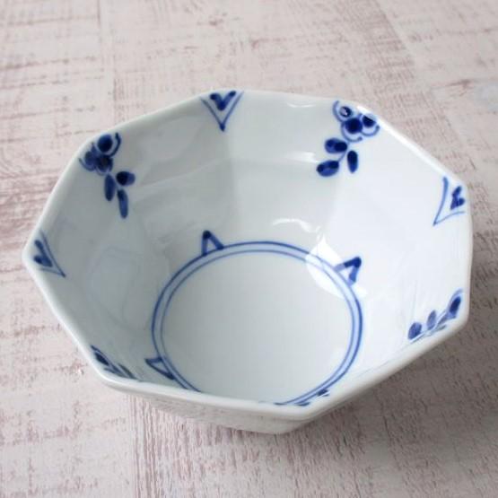 有田焼 青白磁「春」八角（八稜）皿／共箱付き 有田焼 青白磁「春」八角（