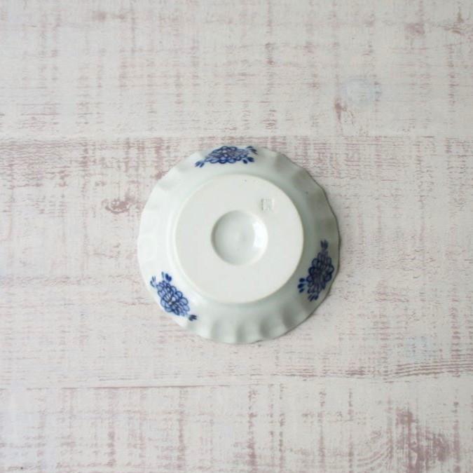 有田焼 小皿 豆皿 丸皿 染付 手描き 菊紋丸菊花型手塩皿 おしゃれ 繊細