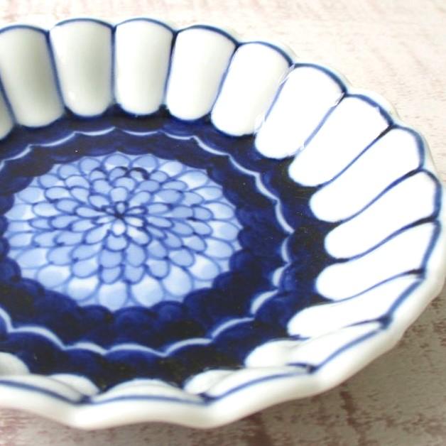 有田焼 小皿 豆皿 丸皿 染付 手描き 菊紋丸菊花型手塩皿 おしゃれ 繊細