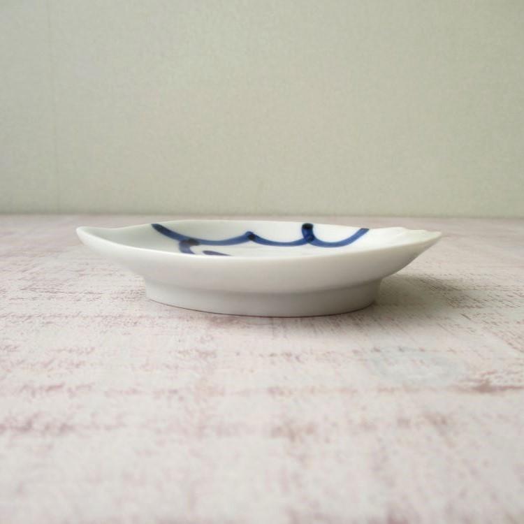 伊万里焼 染付 唐草桃形 手塩皿 豆皿 小皿 お醤油皿 おしゃれ かわいい