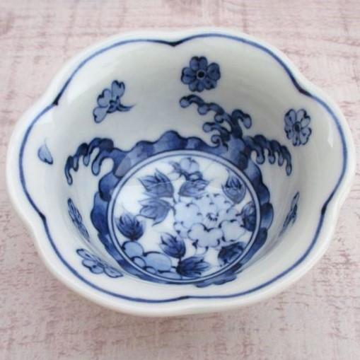 希少美品　明初期　染付青い花柄の陶器ボウル 波佐見焼 染付 波牡丹 六花型方小付 小鉢 ボウル シンプル 上品 モダン