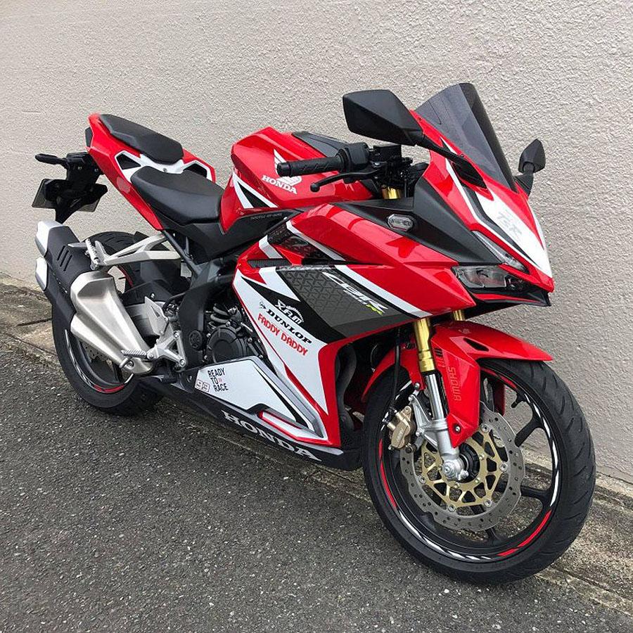 ホンダ CBR250RR スクリーン(スモーク) ACRY Point : モトパーツ