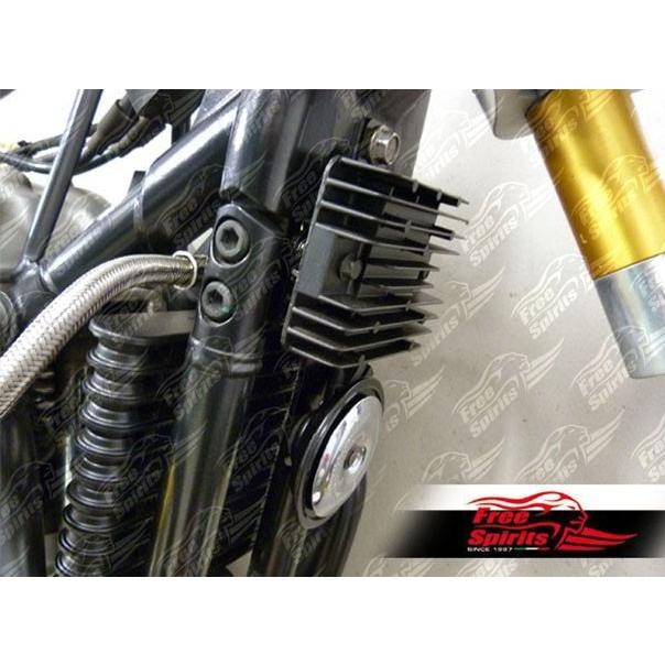 Free Spirits レギュレーター 移設キット TRIUMPH 空冷 ボンネビル Bonneville SE 10-15/Bonneville T100 10-15/Scrambler 11-16/Thruxton 11-15の画像