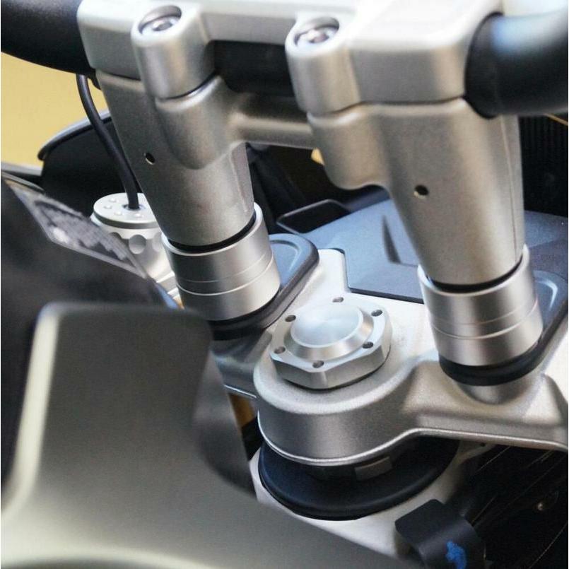 トライアンフ  タイガー1200ラリーエクスプローラー ハンドル ライザー 30mmUP VOIGT MOTO TECHNIKの画像