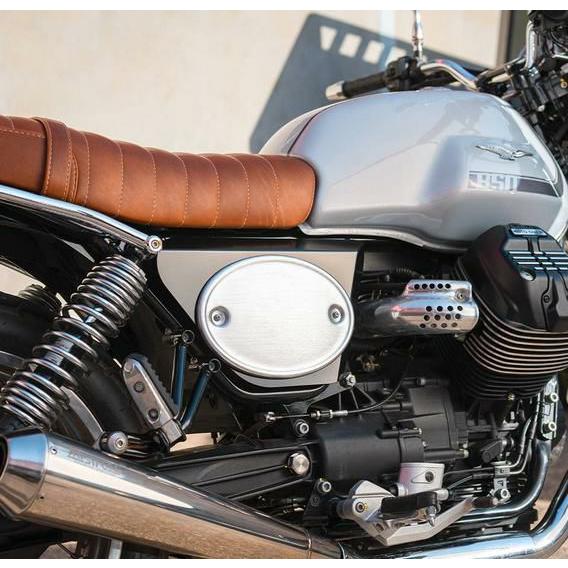 アクセサリー K V7 850 サイドゼッケンプレートカバー ブラッシュ 右 BAAK