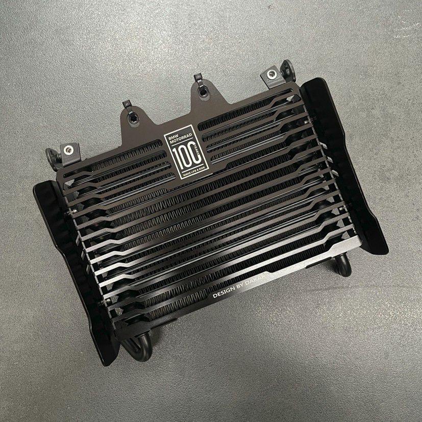 BMW RnineT MEGA オイルクーラー DKdesign BMW RnineT MEGA オイルクーラー ブラック&ブラック DKdesign