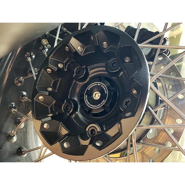 BMW RnineT R12/R12nineT リア アクスルスライダー シルバー DKdesignの画像