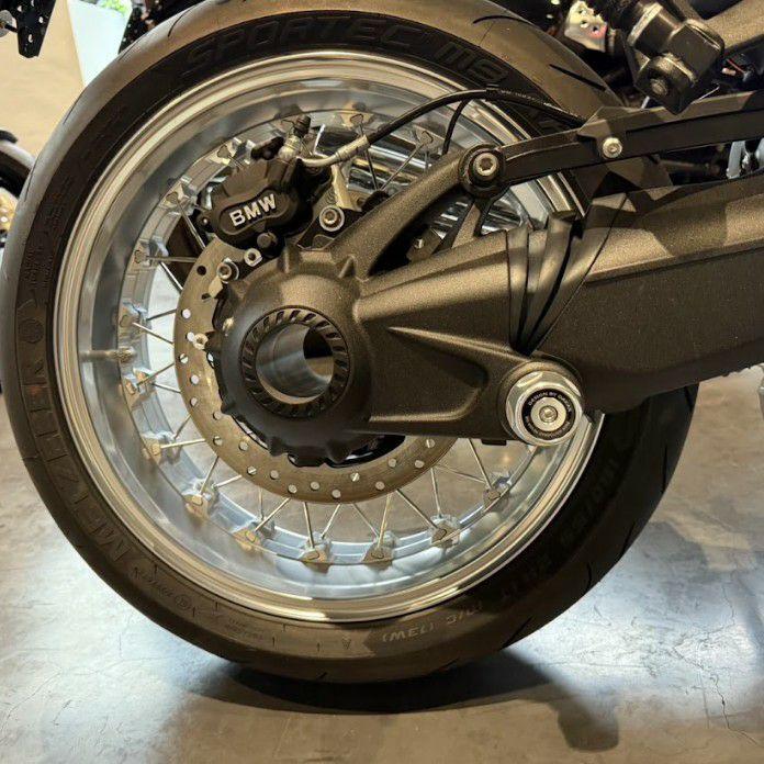 BMW RnineT R12/R12nineT スイングアームスライダー シルバー DK 