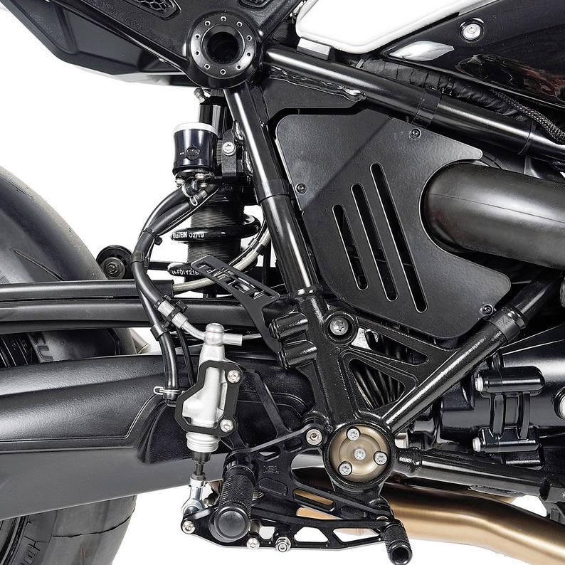 BMW RnineT パッセンジャー ステップ フレームバッジ nineTロゴ 右側 