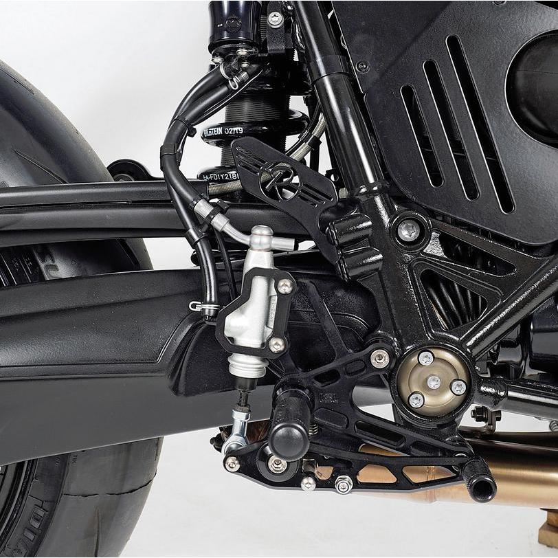 BMW RnineT パッセンジャー ステップ フレームバッジ Rロゴ 右側 