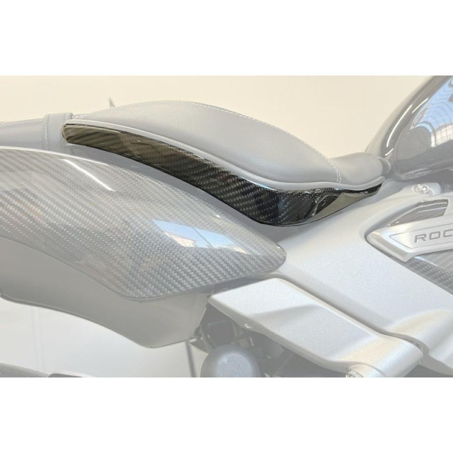 トライアンフ ロケット3R/ロケット3GT シートサイドカバー ドライカーボン SPEEDRA_2