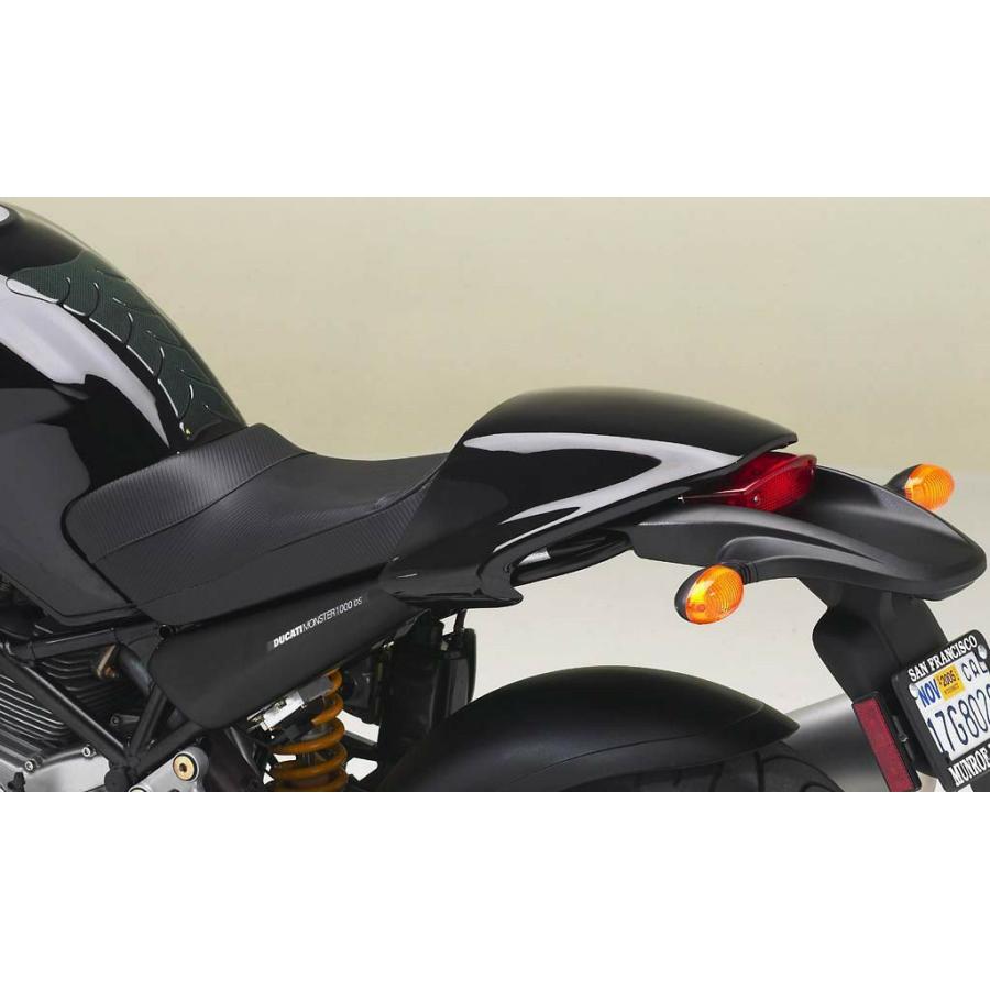 Corbin デュアルサドル シート スタイルと快適性を兼ね備え モンスター