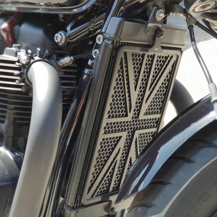 Motone ビレットラジエターガード ユニオンジャック ワイド幅 ブラック トライアンフBobber用