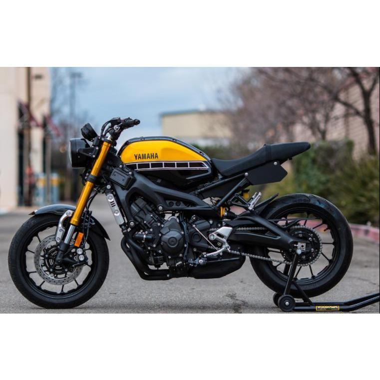 MOTODEMIC サイドゼッケンプレート ヤマハ XSR900 : モトパーツ バイク
