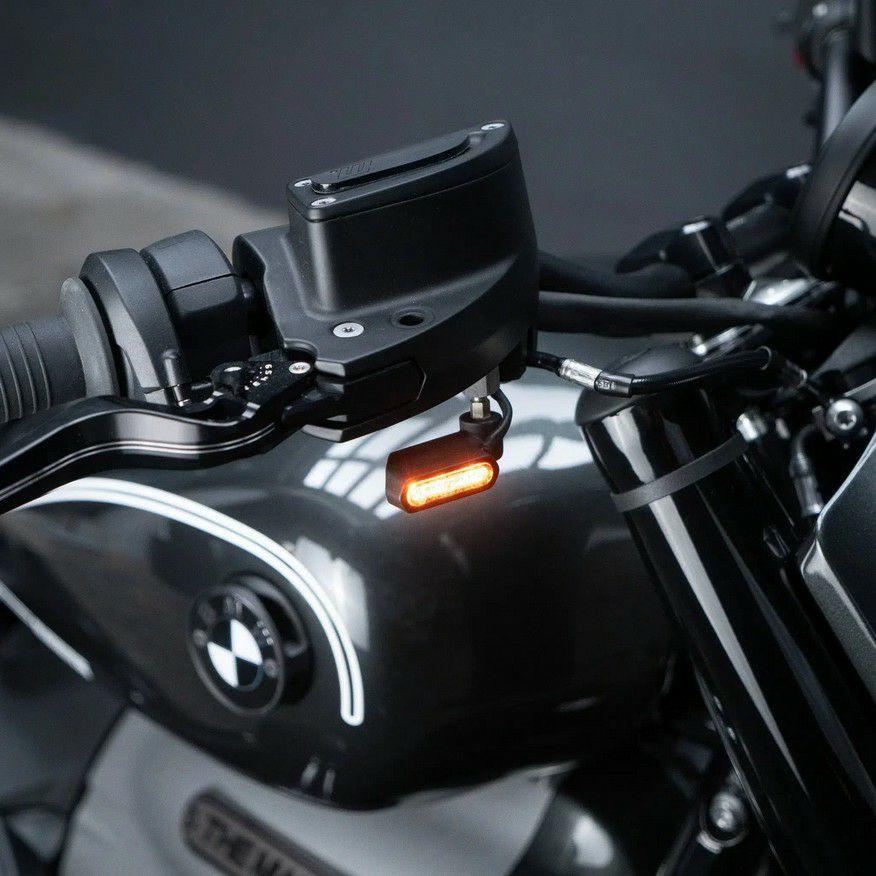  R18 フロントウインカーとフロントフォークトップ BMW R18 LEDウインカー＆ポジションライト フロント用 The Manager E