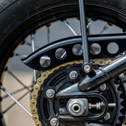 トライアンフ ボバー スピードマスター チェーンガード 