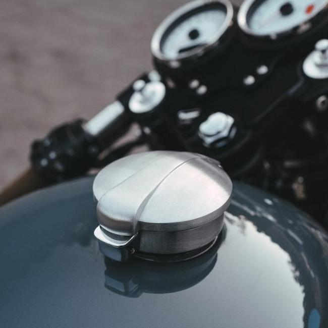 Motone モンツァ アダプター付・フリップアップ ガスキャップキット ブラシ仕上げ タンクキャップ