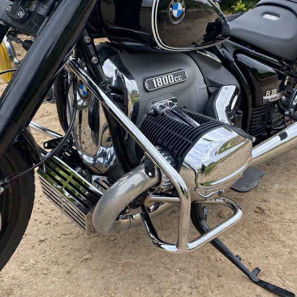 BMW R18 2020〜 エンジンガードブラック La Poderosa : モトパーツ