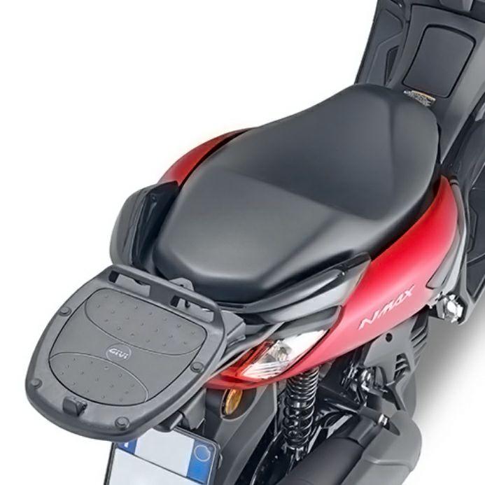 旧型NMAX125 リアキャリア。 NMAX125/155 21-24 MONOLOCK対応トップケース用 リアキャリア GIVI