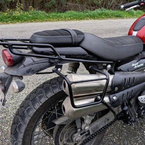 【新品 未使用】トライアンフ 水冷ボンネビルT100・T120 リアキャリア TRIUMPH（トライアンフ） 純正部品グレード：Triumph Bonneville
