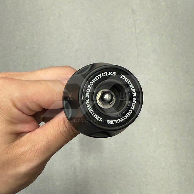 トライアンフ スクランブラー400X スピード400 フロントアクスル