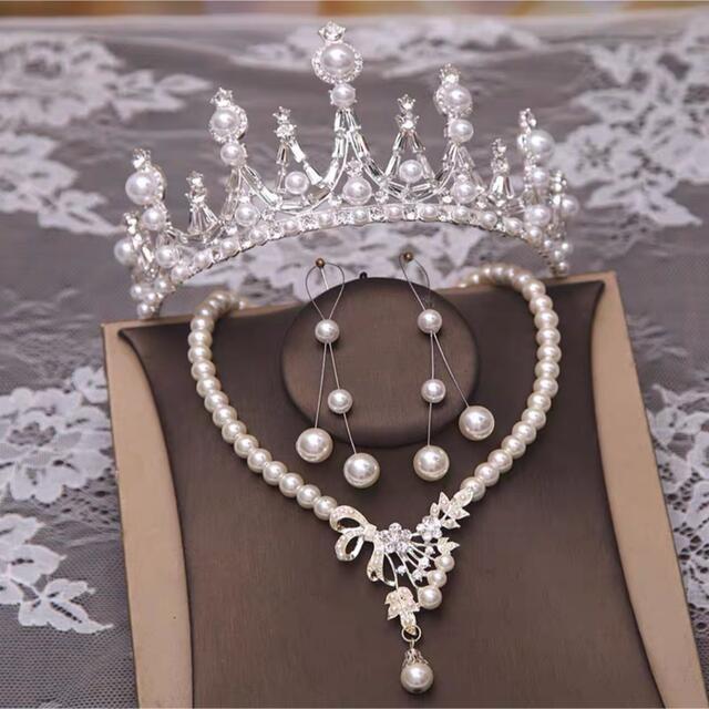 ウェディング 花嫁3点セット ．アクセサリー ティアラ+イヤリング+ネックレス
