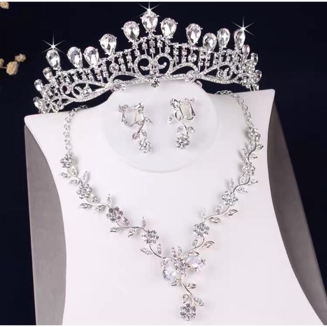 ウェディング 花嫁3点セット ．アクセサリー ティアラ+イヤリング+ネックレス