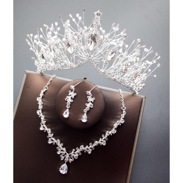 ウェディング 花嫁3点セット ．アクセサリー ティアラ+イヤリング+ネックレス