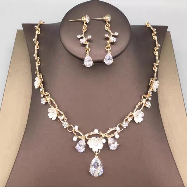 ウェディング 花嫁3点セット ．アクセサリー ティアラ+イヤリング+ネックレス_3