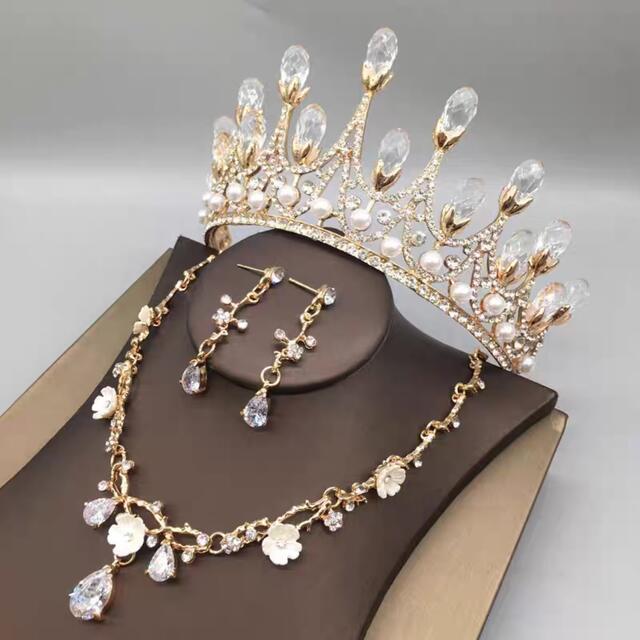ウェディング 花嫁3点セット ．アクセサリー ティアラ+イヤリング+ネックレス