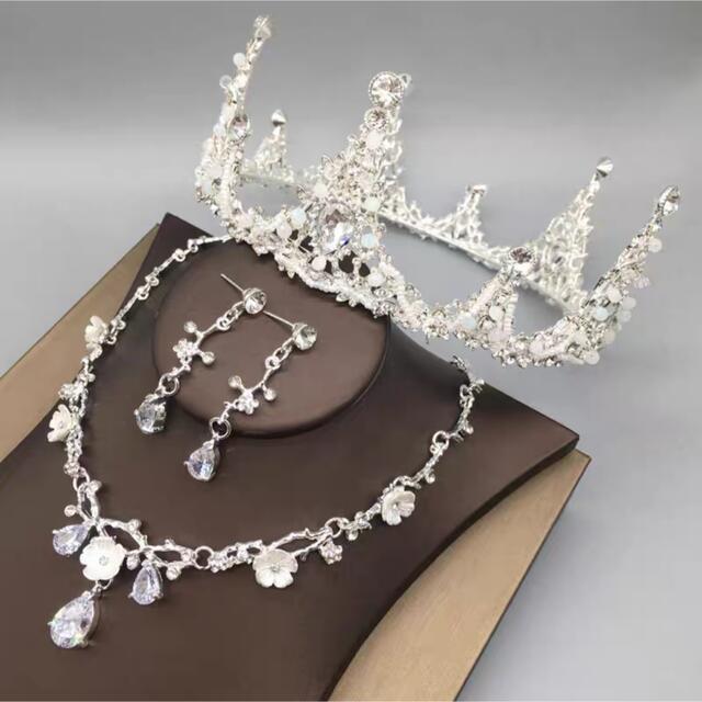 ウェディング 花嫁3点セット ．アクセサリー ティアラ+イヤリング+ネックレス
