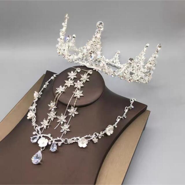 ウェディング 花嫁3点セット ．アクセサリー ティアラ+イヤリング+ネックレス