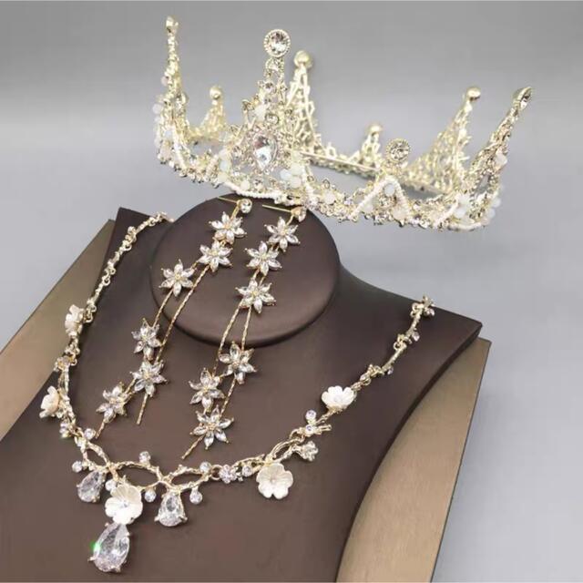 ウェディング 花嫁3点セット ．アクセサリー ティアラ+イヤリング+ネックレス