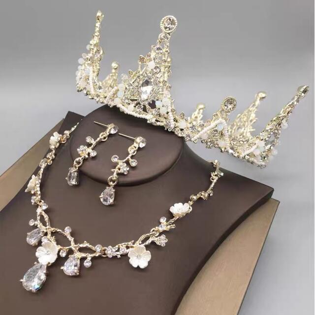 ウェディング 花嫁3点セット ．アクセサリー ティアラ+イヤリング+ネックレス