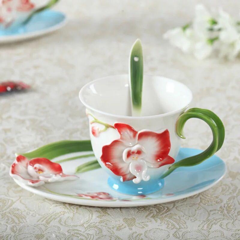A22898 上品陶器ティーカップ＆ソーサー 4客セット ．立体花型ティー 