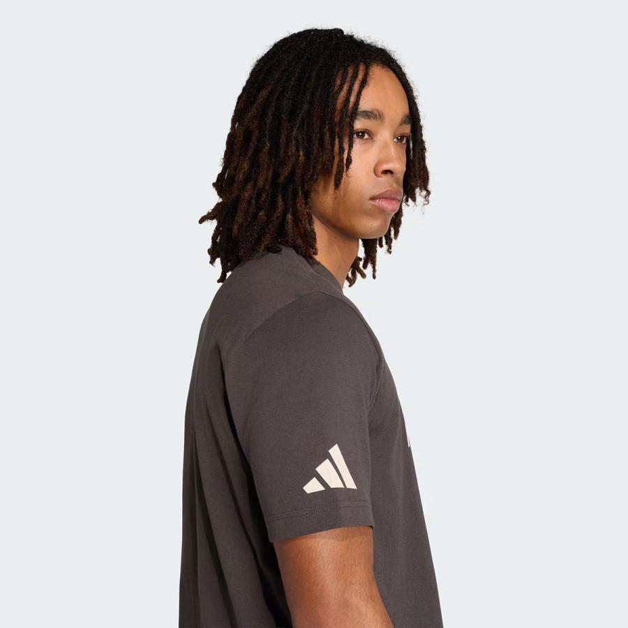 アウディ レボリュート F1 チーム DNA グラフィック Tシャツ モーター