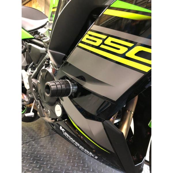 ストライカー システム ガードスライダー SS-GS145C-F1 17-19 NINJA650/`22 Z650RS カーボンコンポジット_3