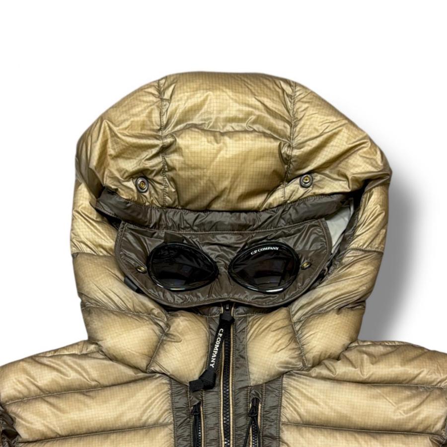C.P. COMPANY シーピーカンパニー DD SHELL GOGGLE DOWN JACKET  シェルゴーグル ダウンジャケット  17CMOW073A ベージュ XL 10145Mの画像