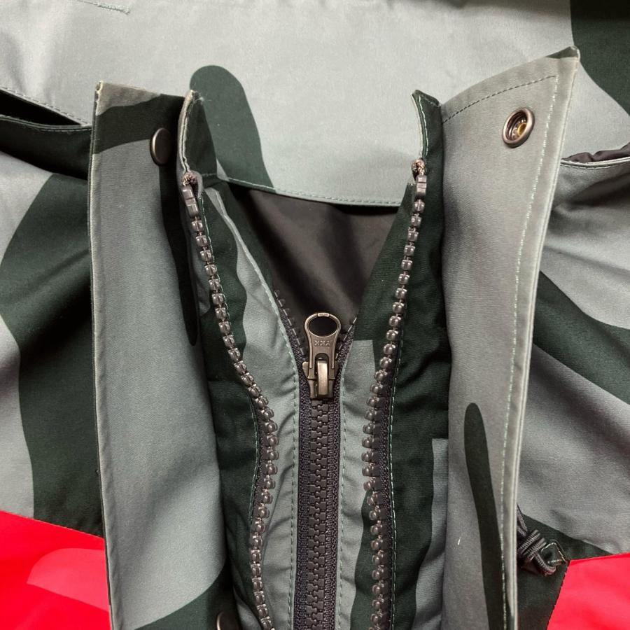 THE NORTH FACE（ザ ノースフェイス） × KAWS ノースフェイス カウズ