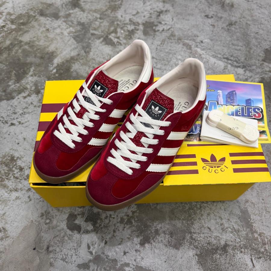 GUCCI グッチ スニーカー ベロア スエード  GAZELLE ガゼル  スエード スニーカー レッド レディース GUCCI（グッチ） × adidas アディダス GAZELLE ガゼル スニーカー