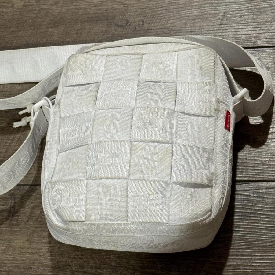 国内正規 Supreme 23SS Woven Shoulder Bag ウーブンショルダーバッグ ミニバッグ カバン シュプリーム ホワイト F （1813M） Supreme（シュプリーム） 23SS Woven Shoulder Bag ウーブンショルダー