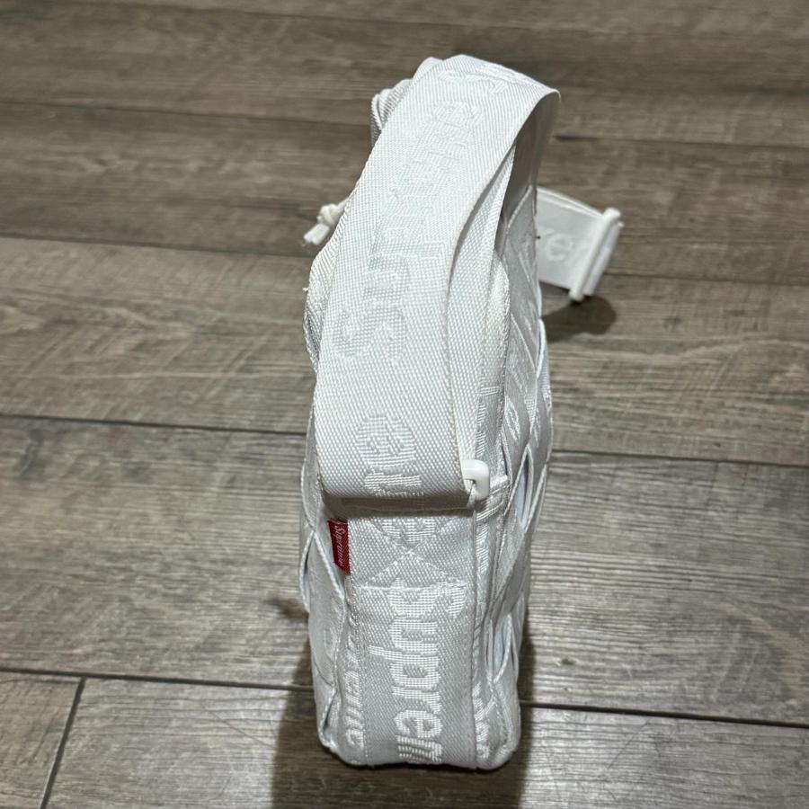 国内正規 Supreme 23SS Woven Shoulder Bag ウーブンショルダーバッグ ミニバッグ カバン シュプリーム ホワイト F （1813M） Supreme（シュプリーム） 23SS Woven Shoulder Bag ウーブンショルダー