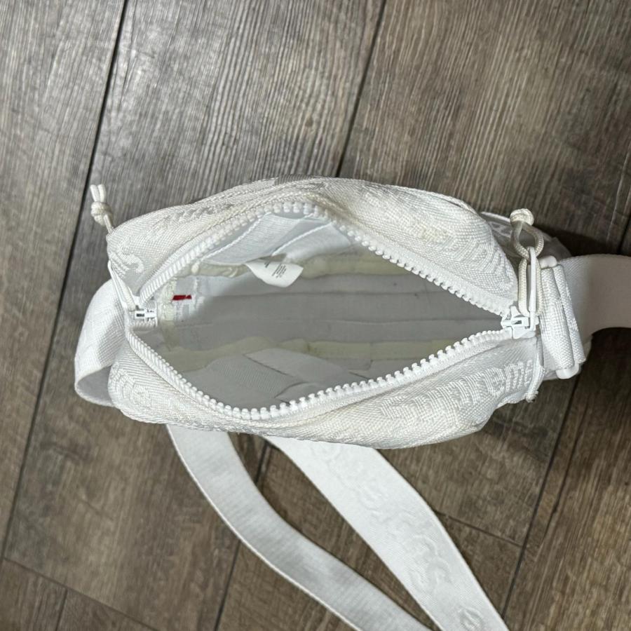 国内正規 Supreme 23SS Woven Shoulder Bag ウーブンショルダーバッグ ミニバッグ カバン シュプリーム ホワイト F （1813M） Supreme（シュプリーム） 23SS Woven Shoulder Bag ウーブンショルダー