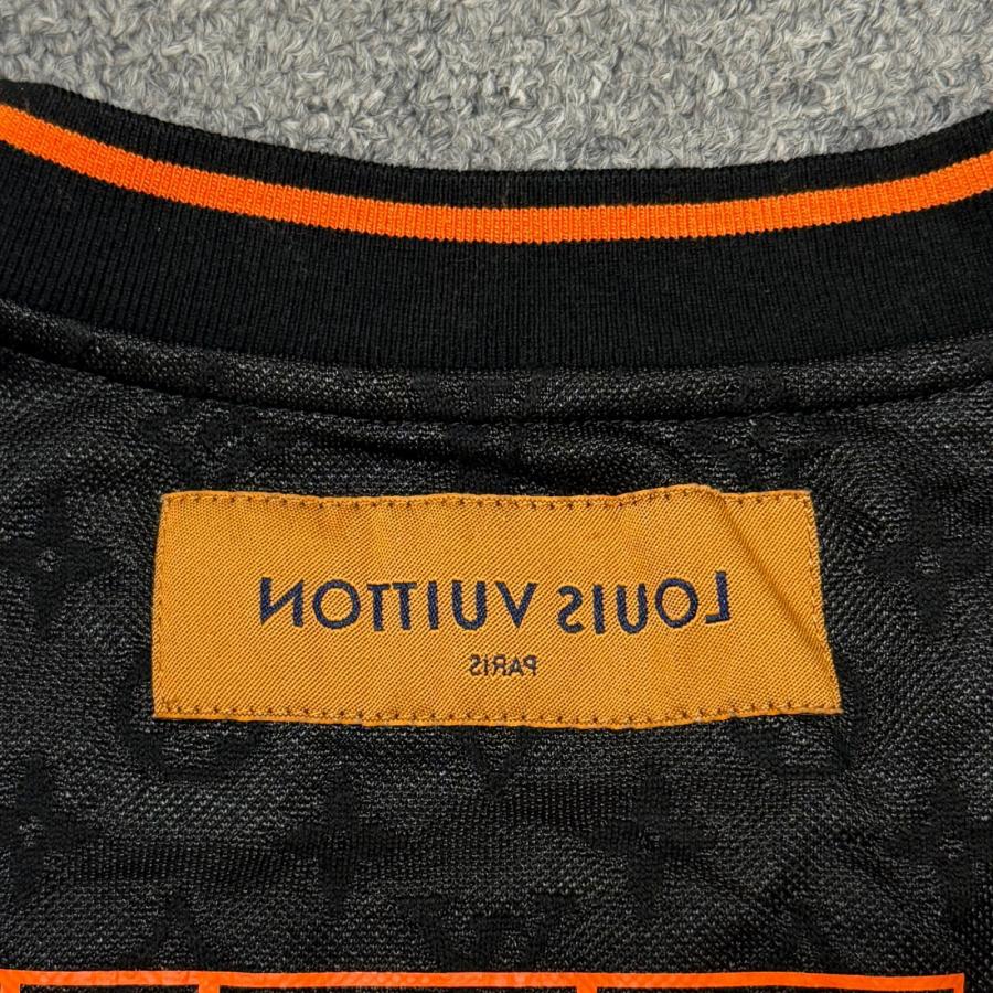 LOUIS VUITTON（ルイ・ヴィトン） 23SS モノグラムスポーティVネックT