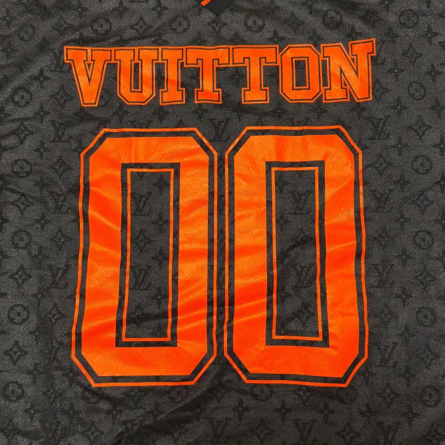 LOUIS VUITTON（ルイ・ヴィトン） 23SS モノグラムスポーティVネックT