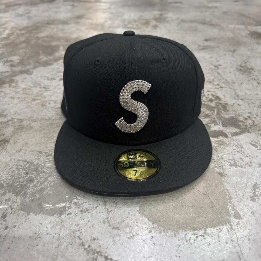Supreme（シュプリーム） 25AW Swarovski S Logo New Era スワロ 
