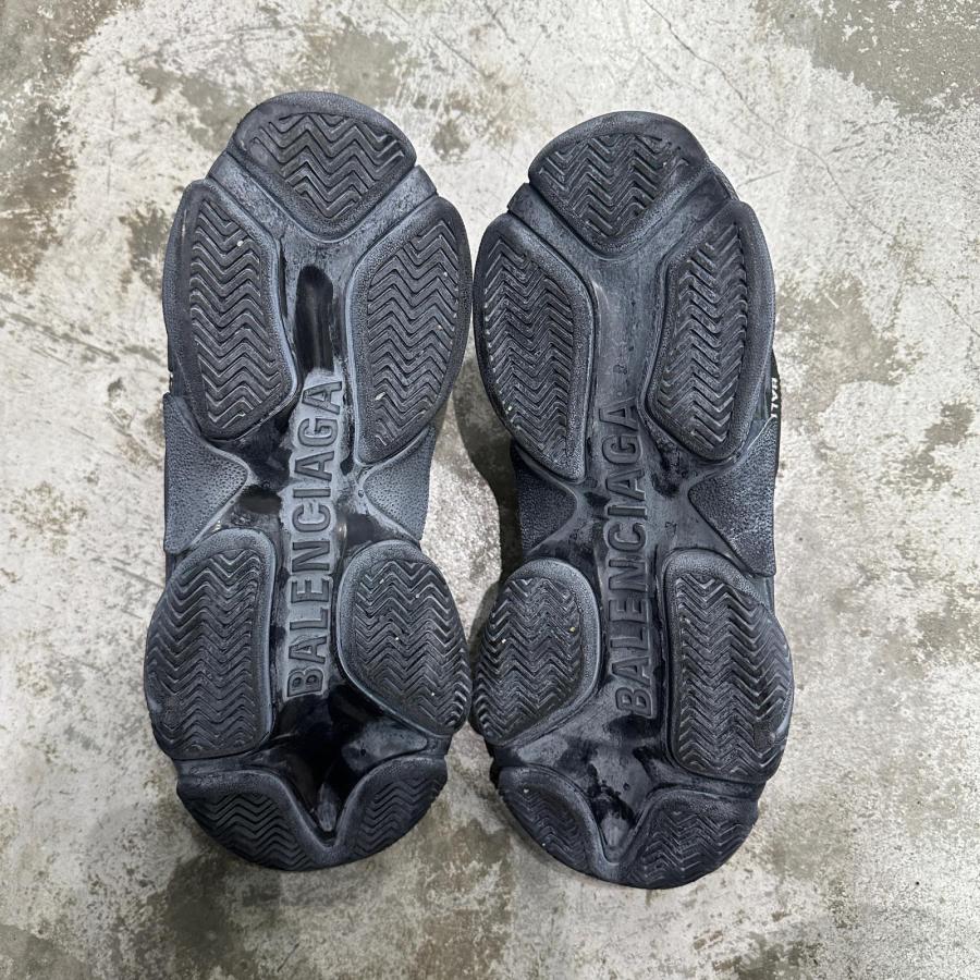BALENCIAGA（バレンシアガ） Triple トリプルS ダットスニーカー